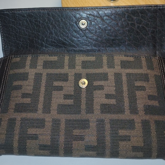 Fendi Black and Brown Wallet - Picture 5 of 9